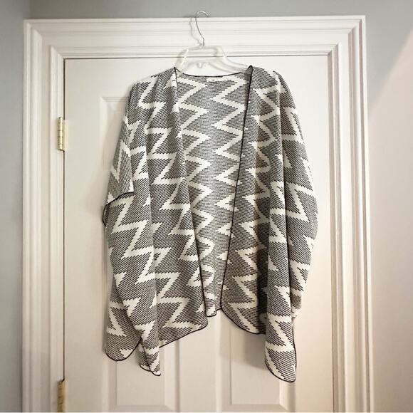 Painted Threads Open Front Kimono Coverup Summer Cream Black Tribal USA Poly - Picture 9 of 10